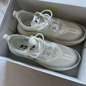 APL STREAMLINE SNEAKERS